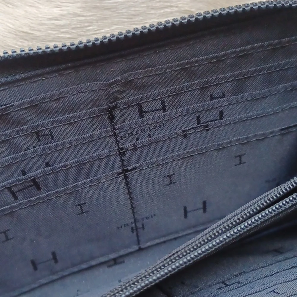 Halston wallet